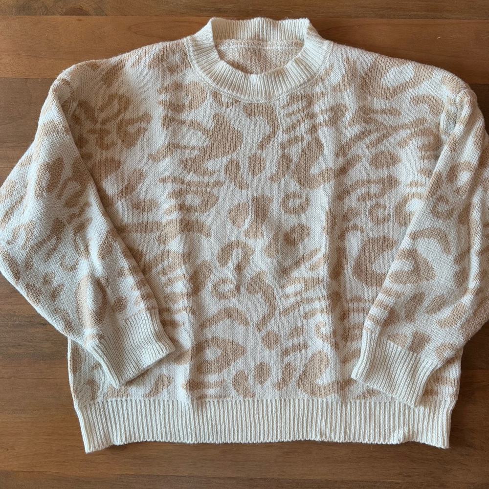 💥2/$20 Cream Animal Print Sweater - women’s medium